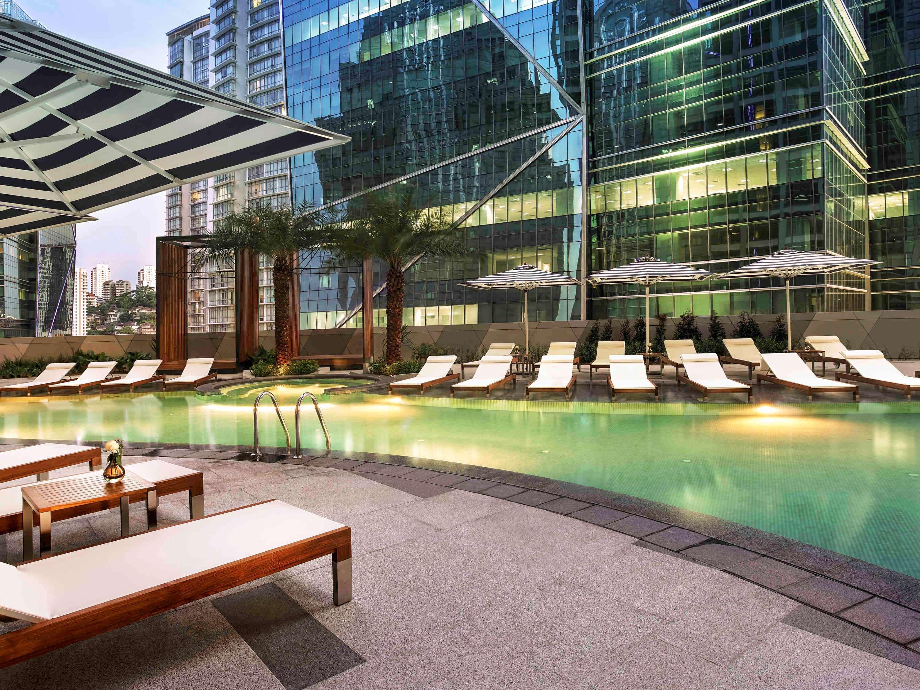 מלון Sofitel Kuala Lumpur Damansara מראה חיצוני תמונה The pool at the hotel