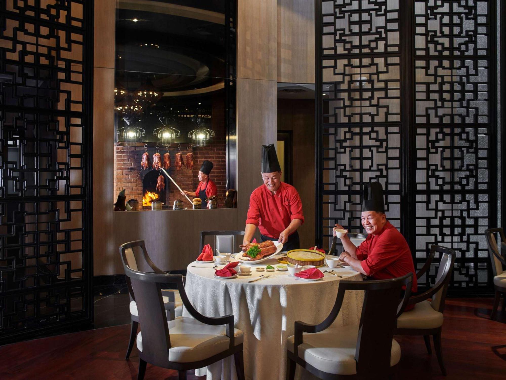 מלון Sofitel Kuala Lumpur Damansara מראה חיצוני תמונה Chef's Table at the Shangri-La Hotel, Kuala Lumpur