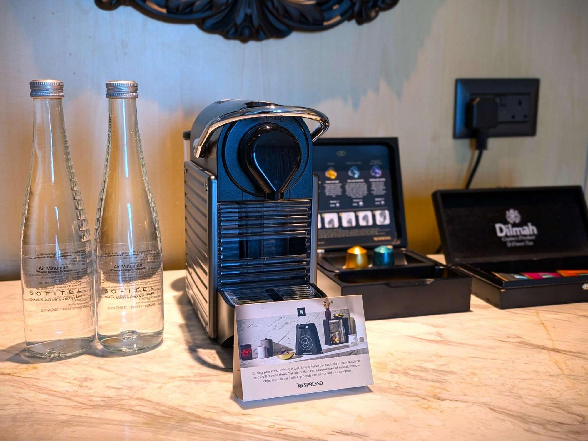 מלון Sofitel Kuala Lumpur Damansara מראה חיצוני תמונה A Nespresso machine